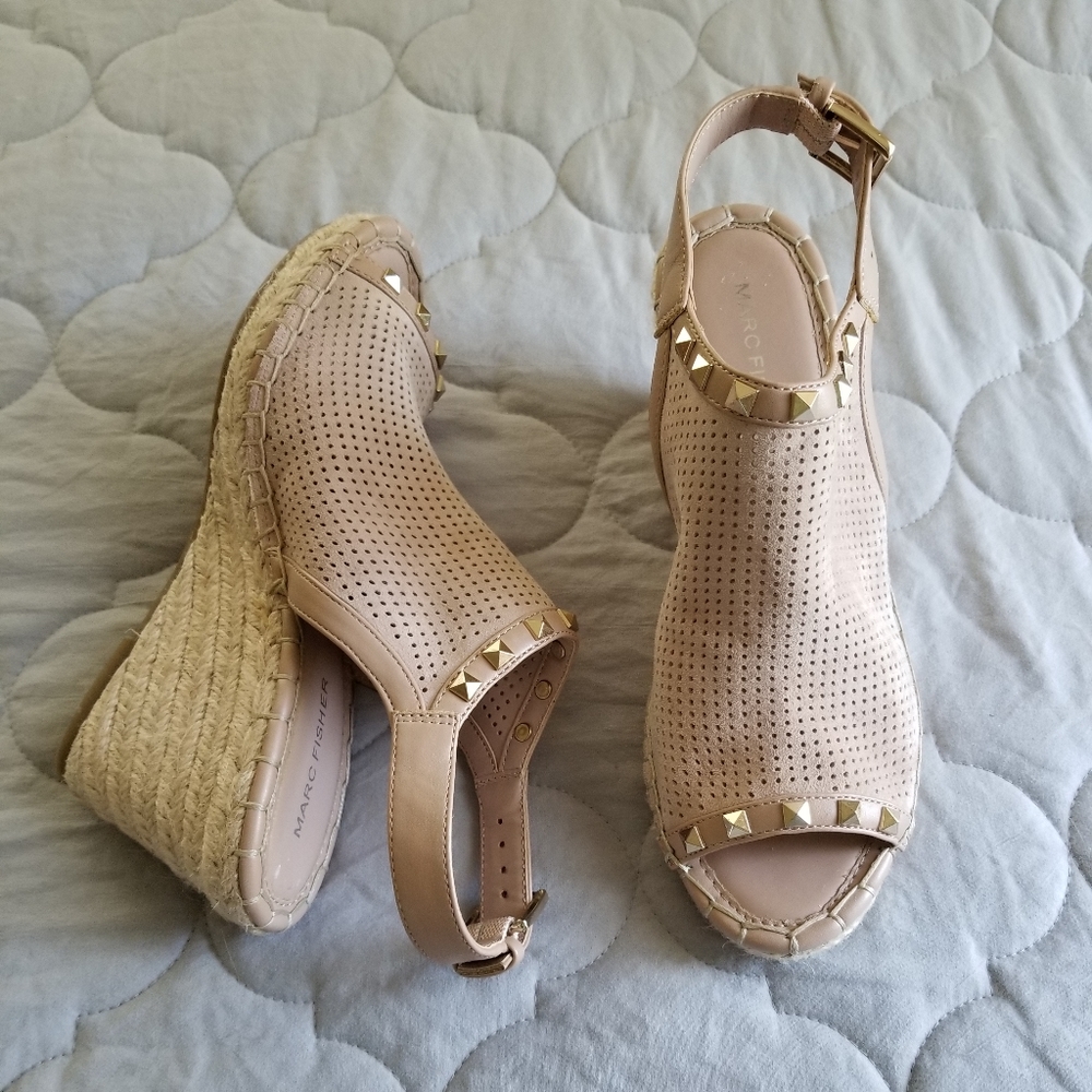 NWOT Marc Fisher suede wedge